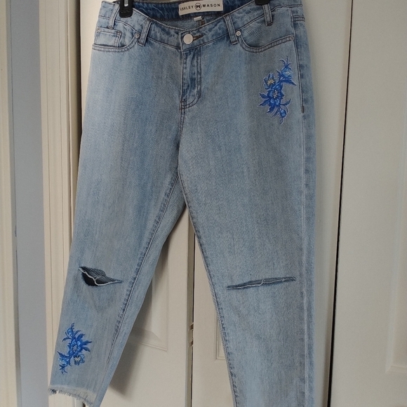 Ashley Mason Denim - Ashley Mason  Crop Jeans light blue Sz 11